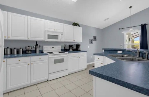 Highgate Park House | Home in Davenport close to Parks w/Pool