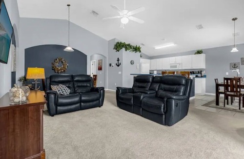 Highgate Park House | Home in Davenport close to Parks w/Pool