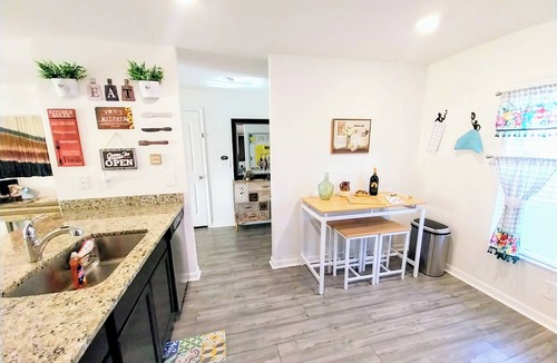 Biggar House | Home in Peace in Fort Myers. Weekly and Long Stay Discounts!