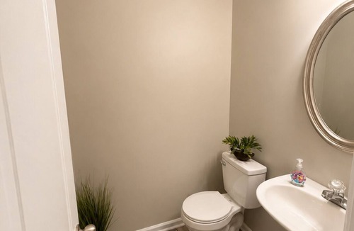 Riverdale House | Home Near Atlanta Airport, Camp Creek, Shopping & Dining