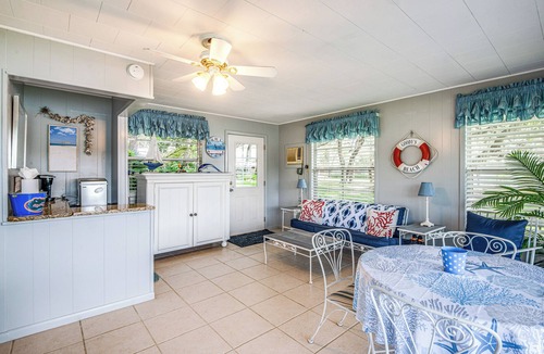 Putnam Hall House | Home on Lake Hutchinson w/Dock!