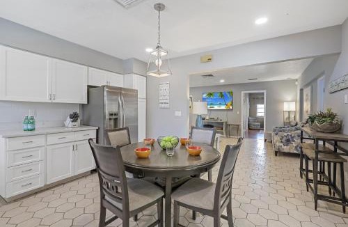 Marco Island House | Home on water with pool/lanai kitchen/walk to beach