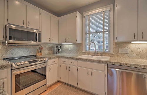 Eatonton Cottage | Home Overlooking Lake Oconee w/Resort Amenities!
