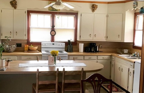 Lynn House | Home SweetHome. Lovely, cozy 3bed home with gas fireplace. Downtown Columbus
