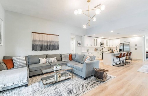 Largo House | Home w/heated pool 10 mins to Clearwater Beach!