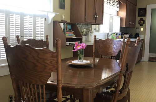 Manchester House | Home with Amazing Screened in Patio and Back Yard