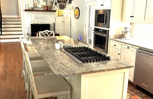 Athens House | Home with lots of space for everyone on a quiet street in 5 points with pool!