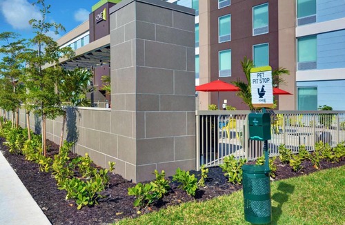 Fort Myers Hotel | Home2 Suites by Hilton Fort Myers Colonial Blvd