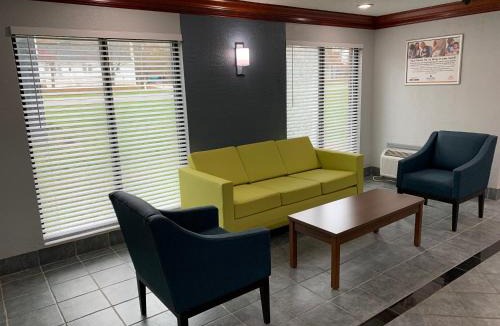 Egg Harbor Township Hotel | HomeTowne Studios by Red Roof Egg Harbor-Atlantic City Airport