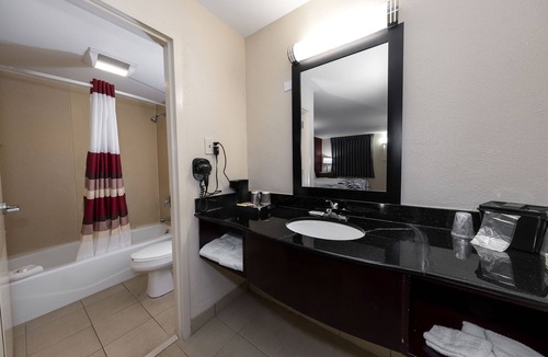 Bordentown Hotel | HomeTowne Studios by Red Roof Bordentown - McGuire AFB