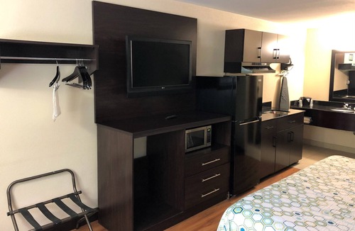 Bordentown Hotel | HomeTowne Studios by Red Roof Bordentown - McGuire AFB