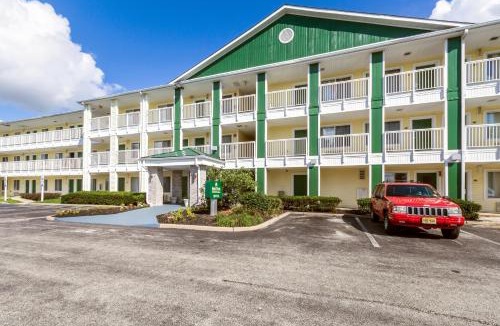 Maple Shade Hotel | HomeTowne Studios by Red Roof Philadelphia - Mt Laurel-Maple Shade, NJ