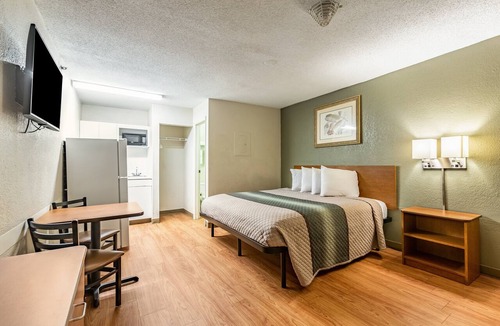 Norcross Hotel | HomeTowne Studios by Red Roof Atlanta - Norcross South
