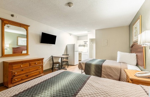 Norcross Hotel | HomeTowne Studios by Red Roof Atlanta - Norcross South