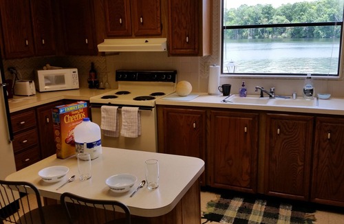Homosassa House | Homosassa Riverfront Retreat - Deep Dock - Family Friendly! - Relax & Enjoy!