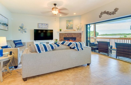 Old Homosassa House | Homosassa Waterfront Home: Private Hot Tub & Dock!