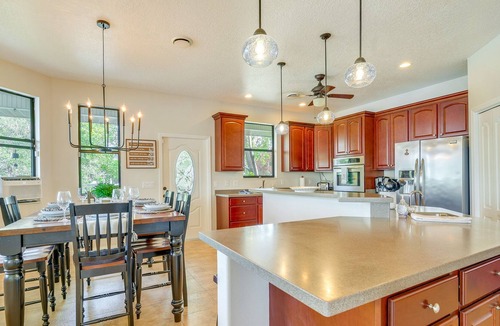 Old Homosassa House | Homosassa Waterfront Home: Private Hot Tub & Dock!