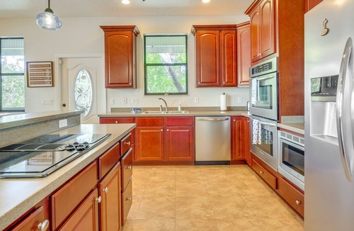 Old Homosassa House | Homosassa Waterfront Home: Private Hot Tub & Dock!