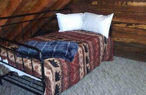 Cleveland House | Hoot Nanny's Cabin on Mossy Creek