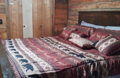Cleveland House | Hoot Nanny's Cabin on Mossy Creek