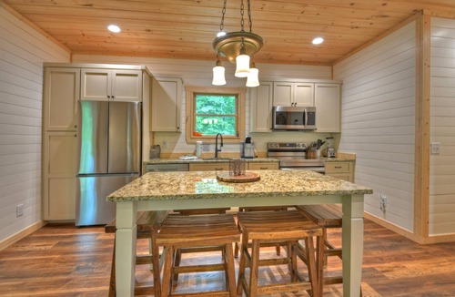 Morganton Cottage | Hoot Owl Cottage | Fire Pit | Hot Tub | Charcoal Grill