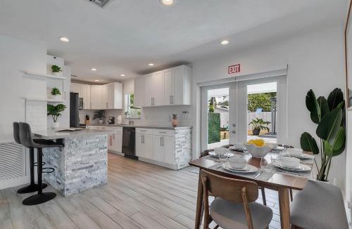 Driftwood House | Hope Casa Heated Pool and BBQ 4bedrooms 2baths by HostyMosty