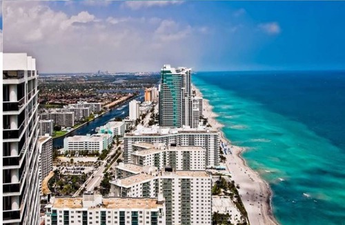 Hallandale Beach Hostel | Hostel ∙ 12 guests