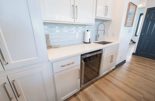 Plantation House | Hot Days, Cool Savings 20% OFF! RENOVATED & GORGEOUS BEACHFRONT