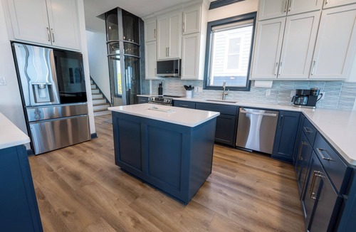 Plantation House | Hot Days, Cool Savings 20% OFF! RENOVATED & GORGEOUS BEACHFRONT