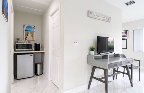 Lighthouse Point Apartment | Hot Spa - Super Clean - 8 M Drive to Beach, Restaurants, Nightlife