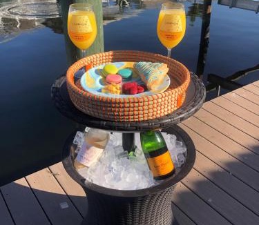 Matlacha House | Hot tub and Dock Gilligan's on the Island