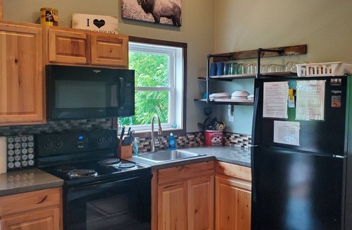Whittier Cabin | Hot Tub Cabin King Bed Mtn Views Romantic Getaway