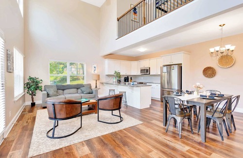 Chattanooga House | Hot Tub! City Side Comfort in Missionary Ridge