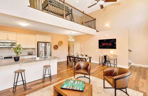 Chattanooga House | Hot Tub! City Side Comfort in Missionary Ridge