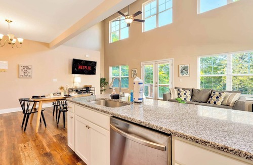 Chattanooga House | Hot Tub, Cityscape Haven at Missionary Ridge!