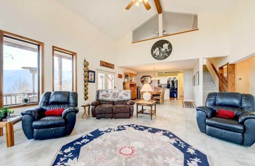 Maggie Valley House | Hot Tub, Decks & More! Serene Maggie Valley Home