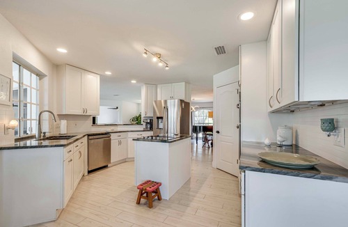 Astatula House | Hot Tub, Dock & Views: Lakefront Astatula Estate!