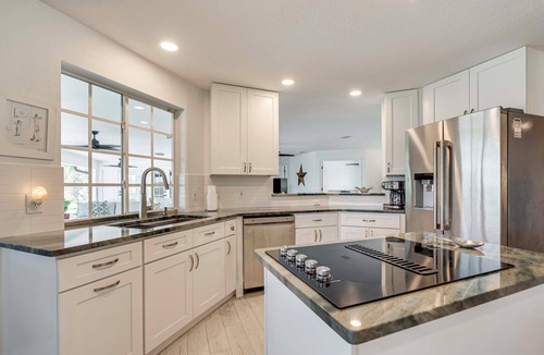 Astatula House | Hot Tub, Dock & Views: Lakefront Astatula Estate!