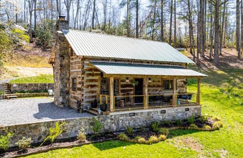 Cherokee House | Hot Tub, Fire Pit & Creek Access: Whittier Cabin!