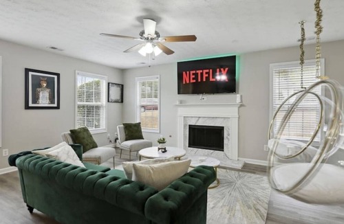 Loganville House | Hot Tub Fire Pit Pool Table 6 Beds Near Shopping