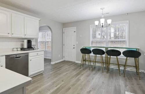 Loganville House | Hot Tub Fire Pit Pool Table 6 Beds Near Shopping