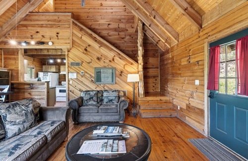 Townsend Cabin | Hot Tub + Fire Pit + Wraparound Deck | All-Wood Cabin | Near Smokies + Townsend