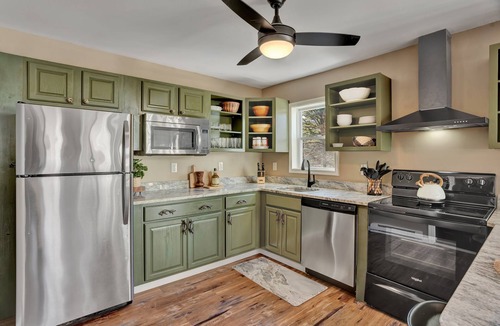 Briar Crest Woods Cabin | Hot Tub*Firepit*Game Room*Sleeps 12*Near Lake