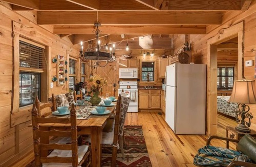 Mentone House | Hot Tub, Firepit & Games - Falcon Lodge, Family !