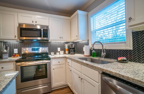 Helen House | Hot-Tub+Game Room-Screened in Back deck with Fireplace-Walk to Helen