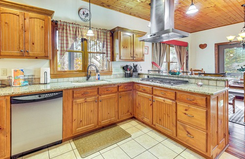 Ellijay Cabin | Hot Tub, Game Tables & Mtn Views: Ellijay Cabin