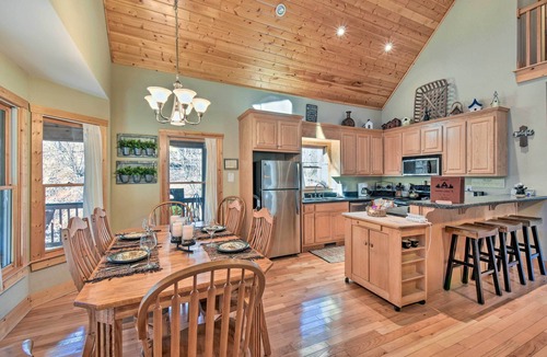 Dahlonega Cabin | Hot Tub & Hikes: Dahlonega Cabin - 4 Mi to Town!