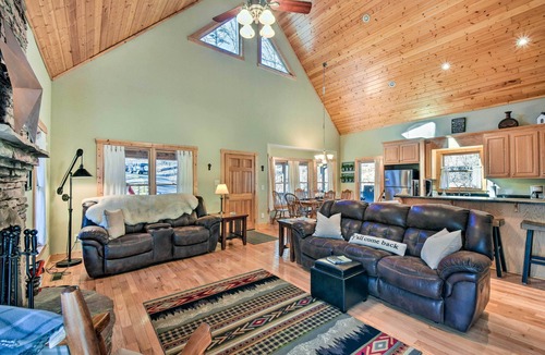 Dahlonega Cabin | Hot Tub & Hikes: Dahlonega Cabin - 4 Mi to Town!