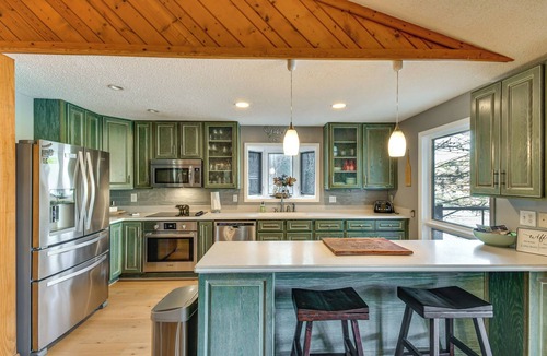 Lake Lure House | Hot Tub & Lakefront Deck: Cabin on Lake Lure