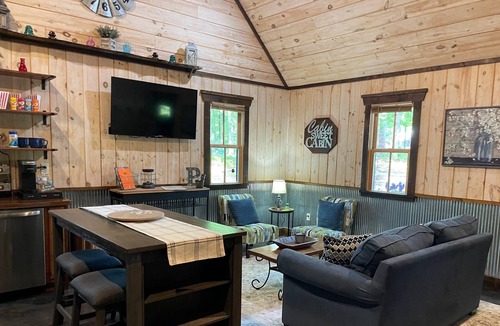 Rising Fawn Cabin | Hot Tub-Large Screened Porch,Fire Pit &Grill Area